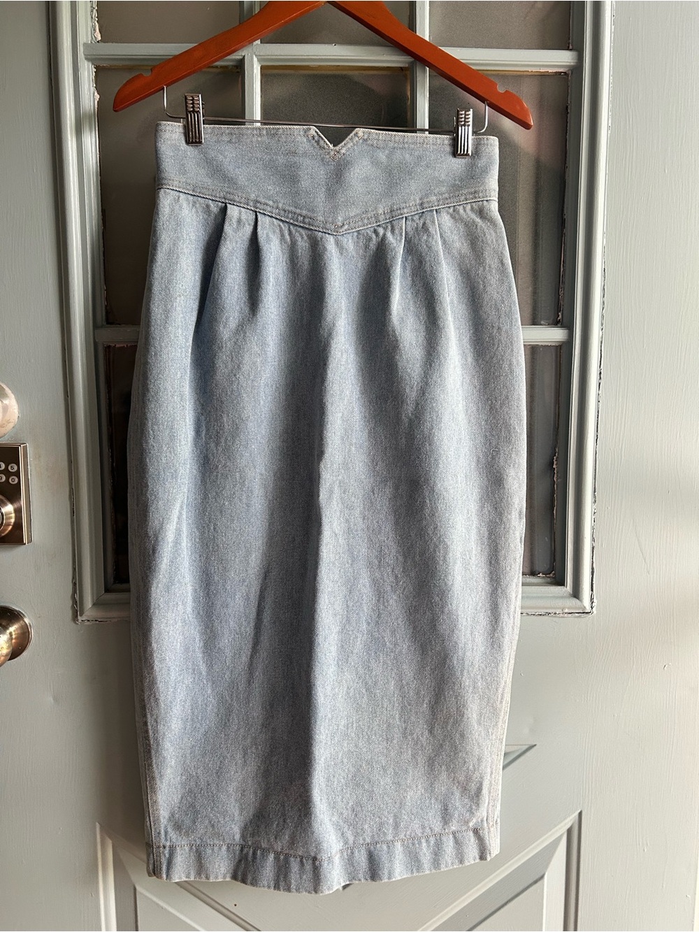 Vintage High Waisted V Drop Waist Light Wash Denim Slit Black Pencil Skirt USA M